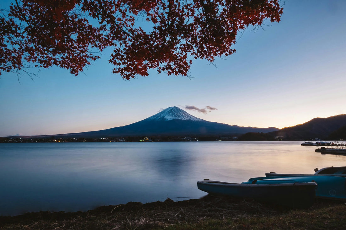 Panoramic Mount Fuji view in Japan featuring iconic viewpoints, lakes, and seasonal scenery for first-time visitors