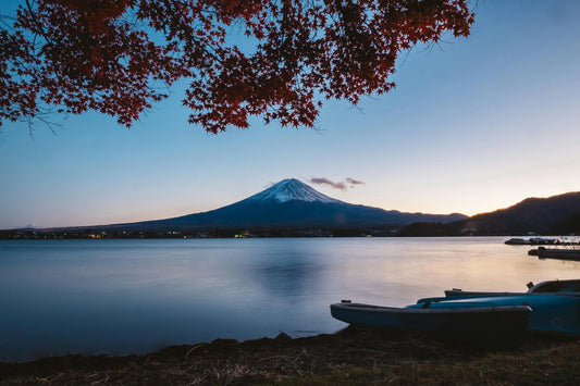 Panoramic Mount Fuji view in Japan featuring iconic viewpoints, lakes, and seasonal scenery for first-time visitors